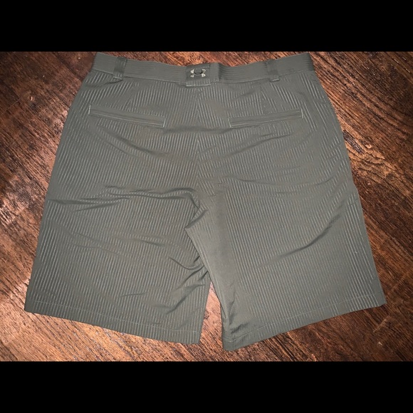 Under Armour shorts size 38 military green - Picture 2 of 3